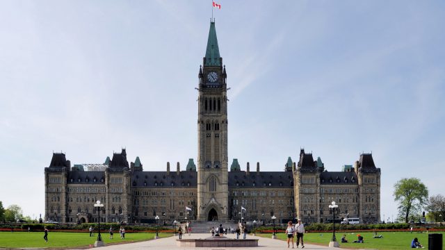 ottawa-parliament-buildings-640x360